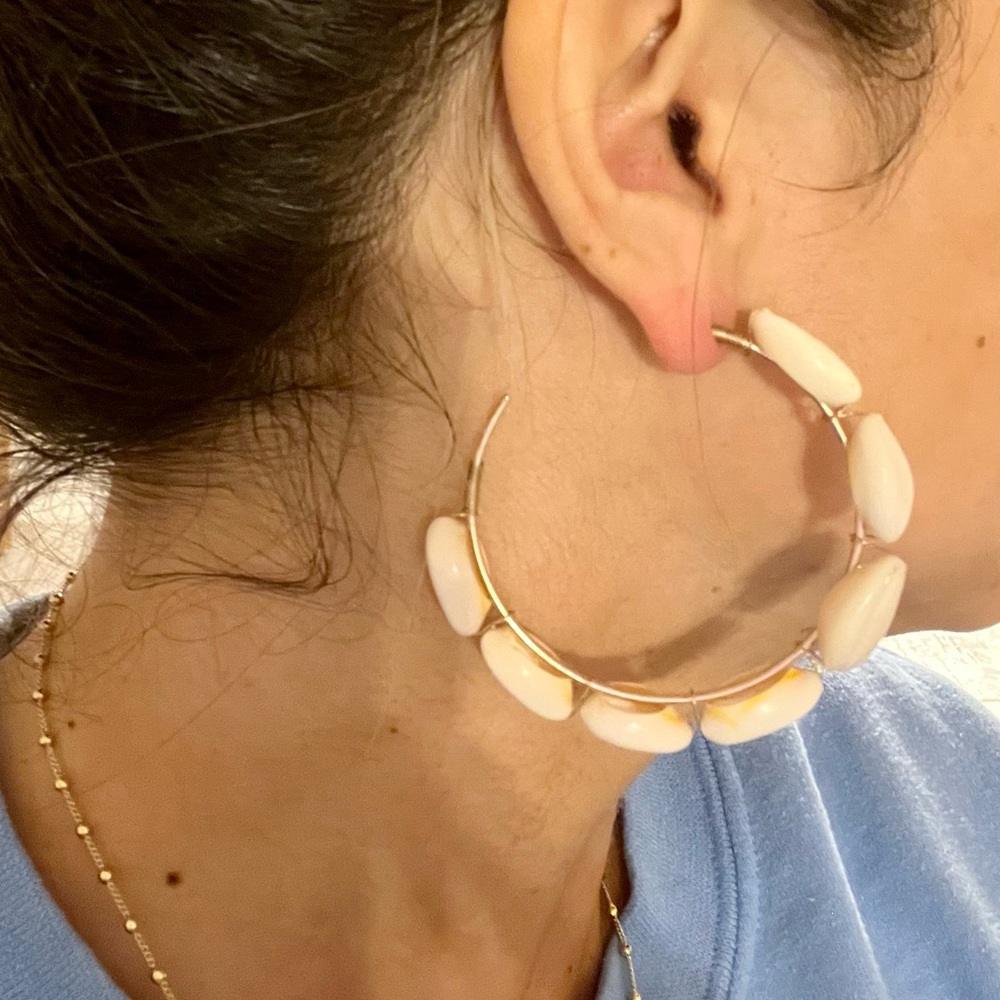 Shell hoop earrings - Picture 4 of 4